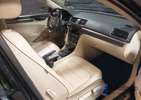 2017 Volkswagen Passat 1.8T R-Line из США, поврежденный, VIN 1VWDT7A33HC020311